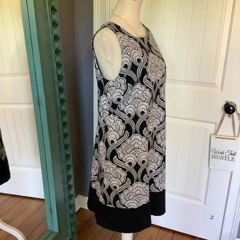 Maggy London Black and White Floral Shift‎ Dress